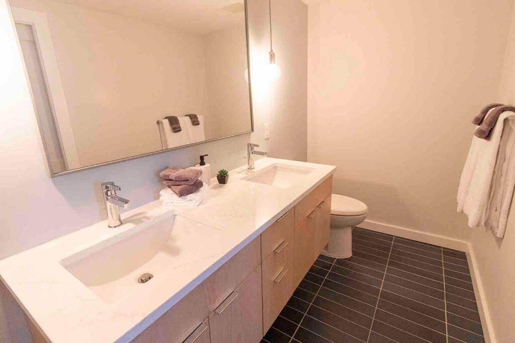 Spacious 2 Bed 2 Bath Downtown Otr Condo Minutes Walk To The Reds Bengals Stadium & More! Синсинати Екстериор снимка